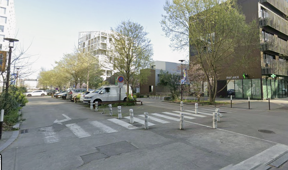 Parking public à 50 mètres du restaurant Les Funambules à Nantes