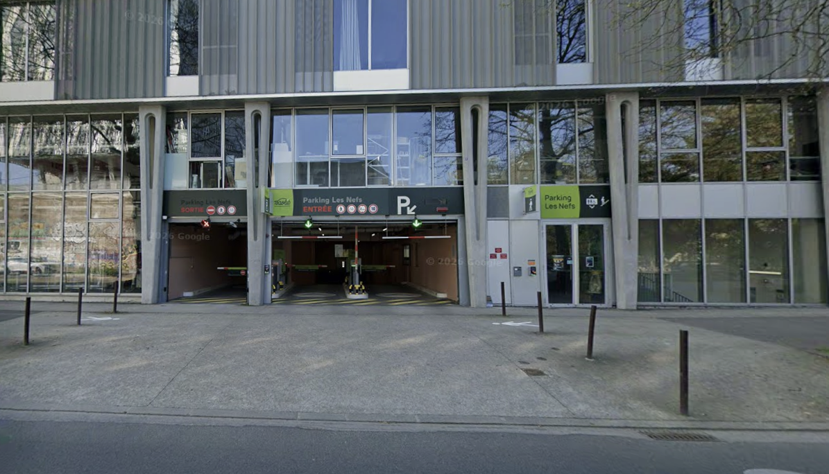 Parking Les Nefs, en face des Machines de l'Île à Nantes, à 2 minutes à pied du restaurant